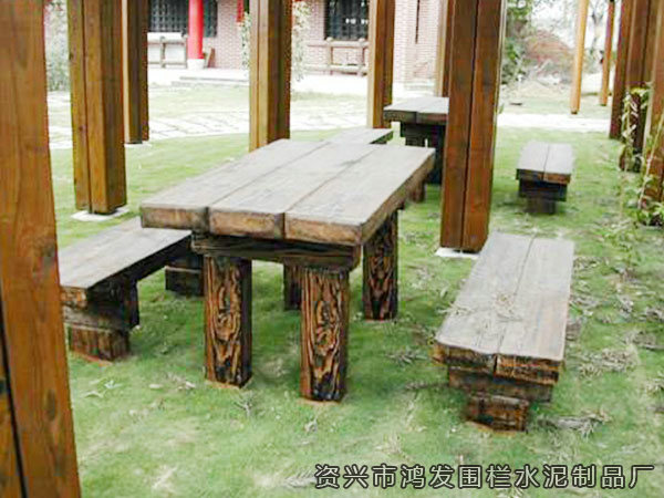 仿木桌椅