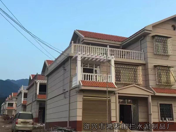 鲤鱼塘中心村